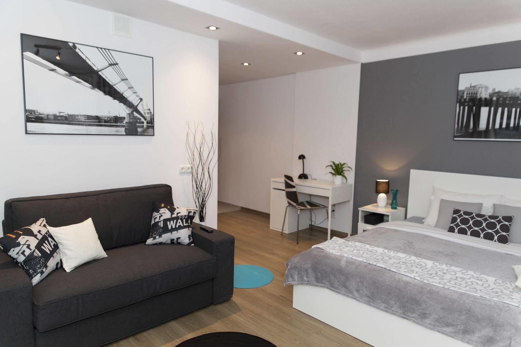 วอร์ซอเรนต์ อพาร์ตเมนต์ เซ็นทรัล Apartment ภายนอก รูปภาพ